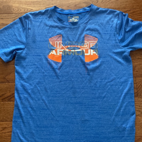 Bundle of UA short sleeve shirts - Picture 5 of 5